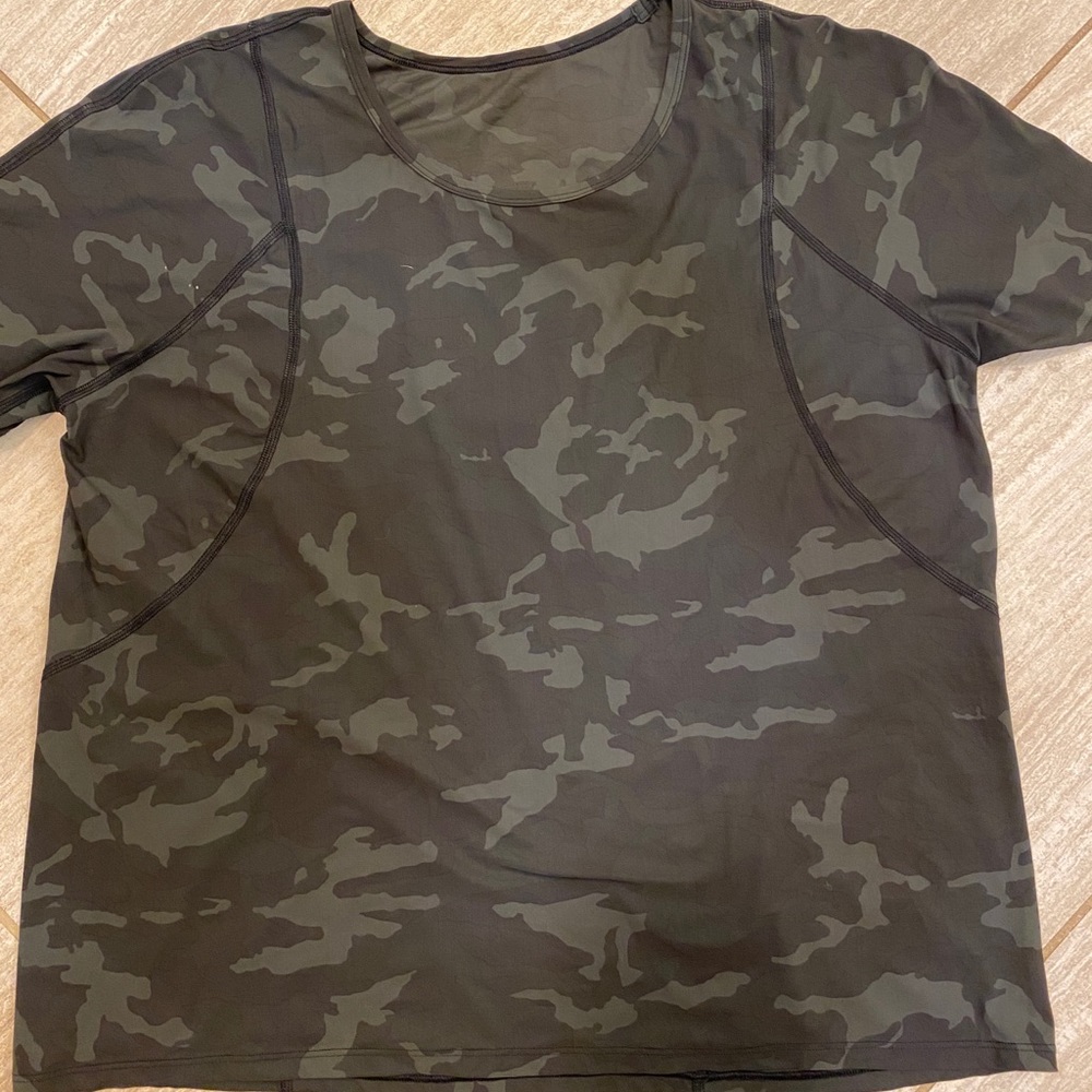 LULULEMON Short Sleeve Camo Tee